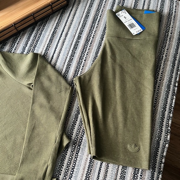 NWT: Adidas Olive Green Long Sleeve Top and Leggings Set - Picture 4 of 7